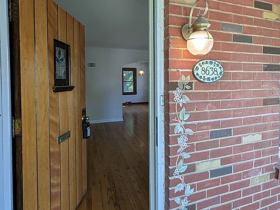 3rd image of 8638 Henrietta Ave