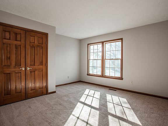5th image of 11053 Echo Grove Ln