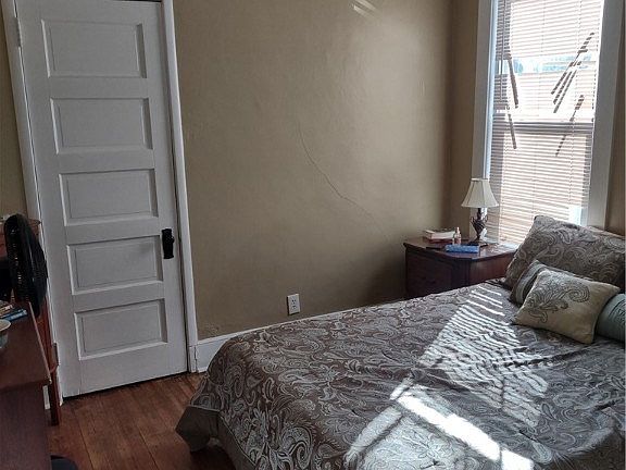 4th image of 1046 W Belden Ave