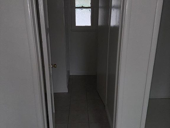 2nd image of 522 W Texas St #522