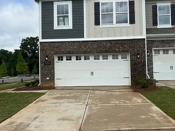 8138 Ramsburg Dr, Charlotte, NC 28269