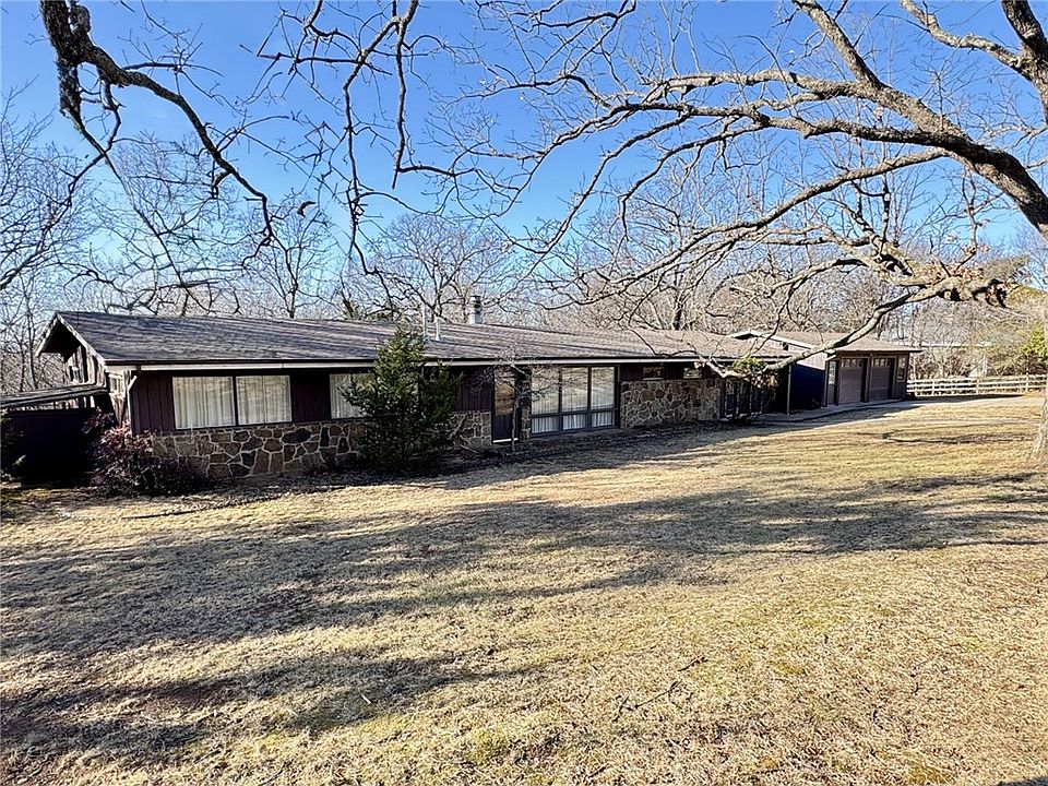1st image of 915 N Crest Dr