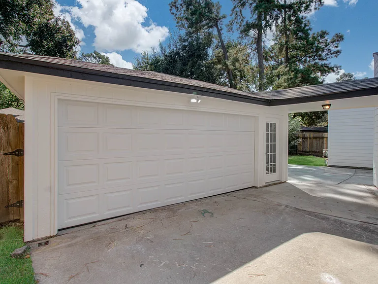 15126 Forest Lodge Dr — Photo 31