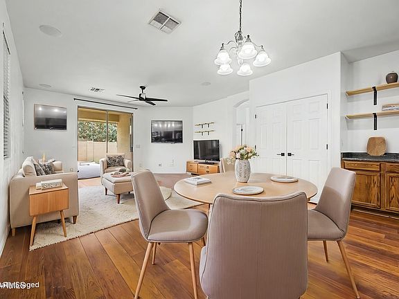 3rd image of 2665 E CLIFTON Avenue