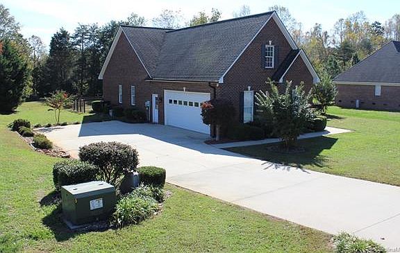 3rd image of 4348 Woodsbury Ln