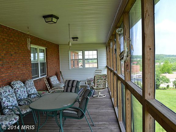 SCREENED PORCH