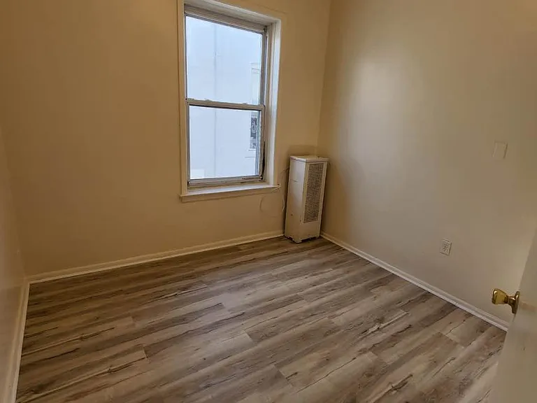 1731 62nd St #2R — Photo 2