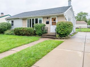 104 N Warrington Rd, Des Plaines, IL 60016