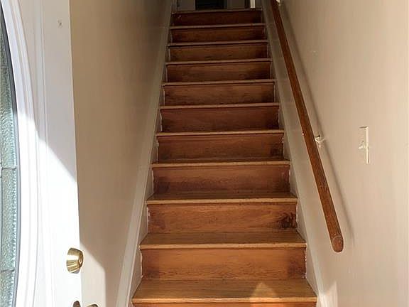 3rd image of 112 Alexander Ave Unit 2