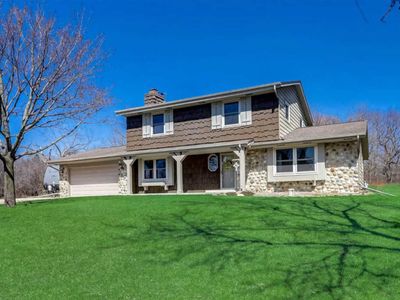 S69W25220 Longview Dr, Waukesha, WI, 53189