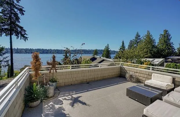 13130 Holmes Point Dr NE — Photo 3