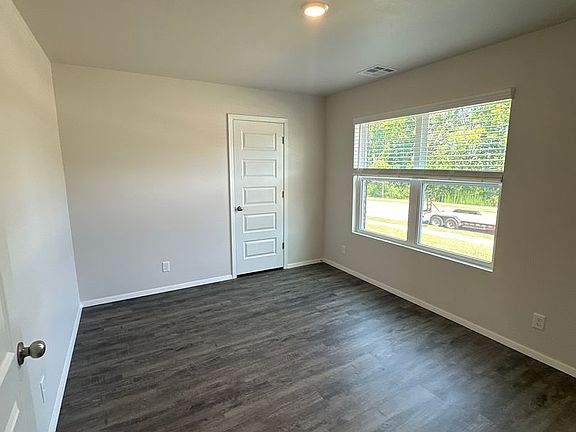 5th image of 8109 E Oakland St