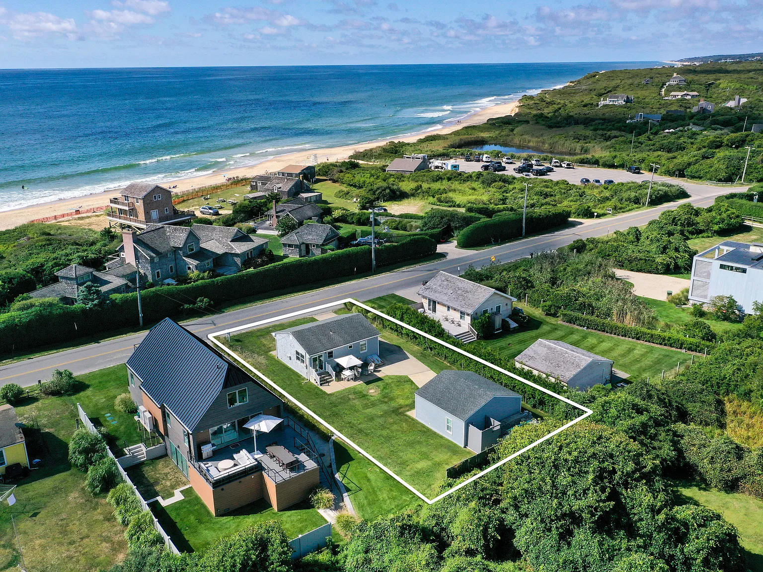 Ditch Plains Beach House Across From The Ocean — Photo 2
