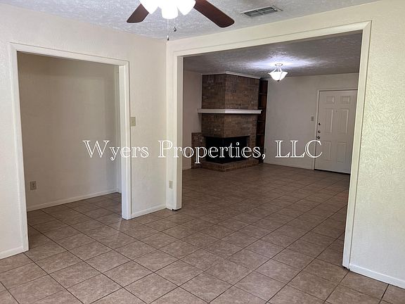 2nd image of 1105 Rolling Hills Dr