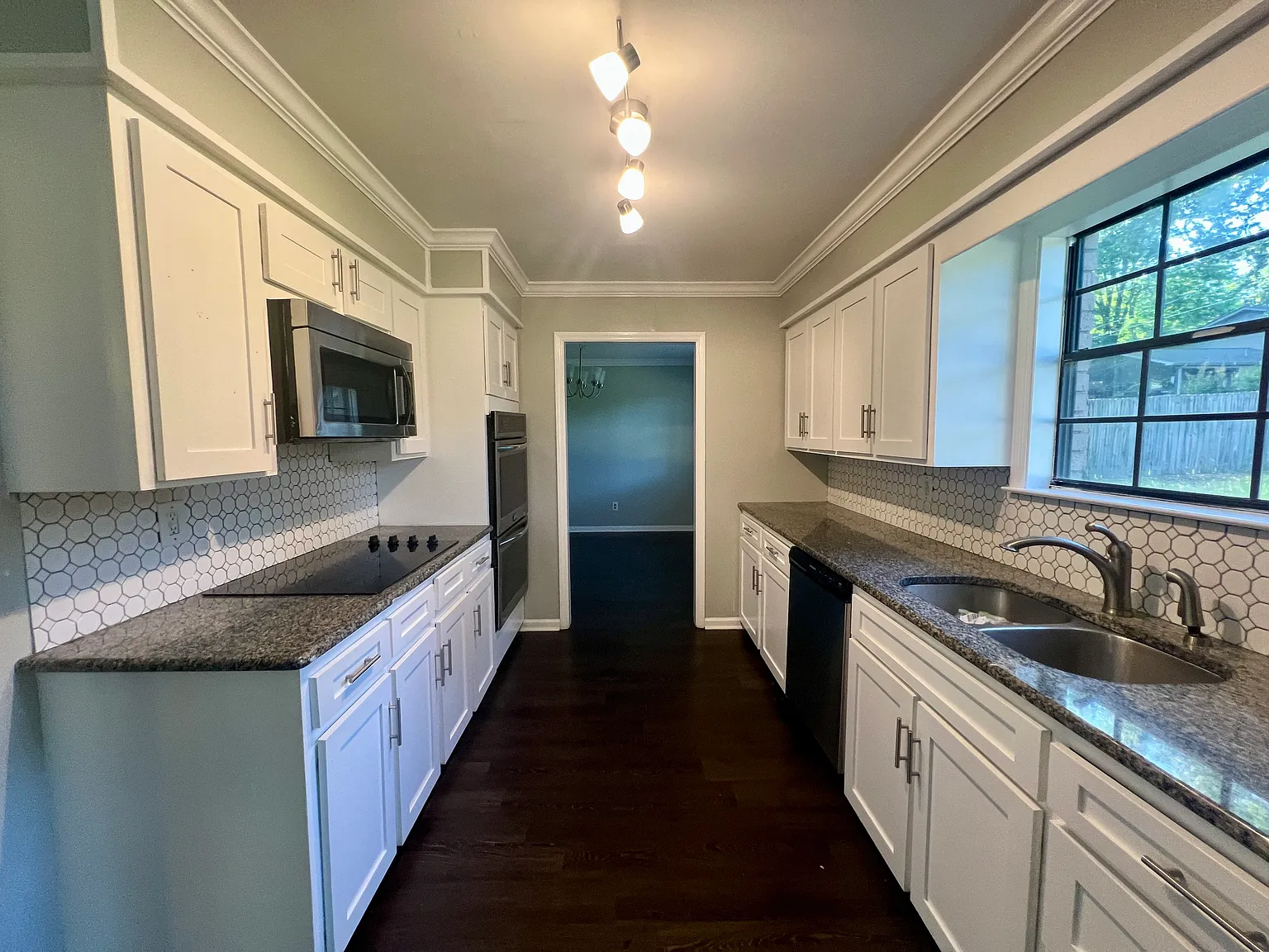 4 bed, 2602 sqft, $2,200 — Photo 3