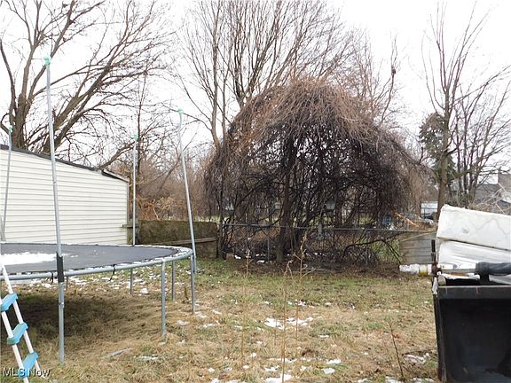 3rd image of 5708 Fullerton Ave