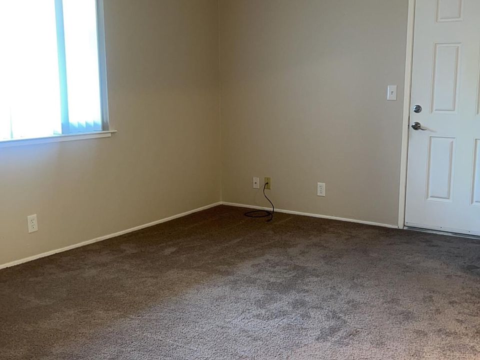 1st image of 939 Villa Ave #6