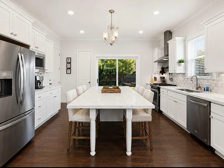 7711 Shannon Dr — Photo 1