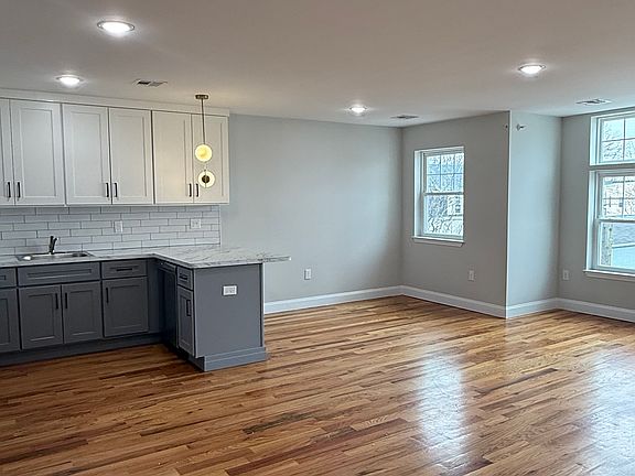 3rd image of 214 S 10th St #3