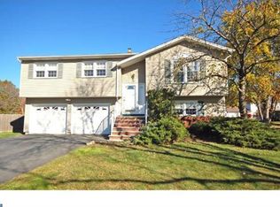 21 Matthew Ave, Kendall Park, NJ 08824