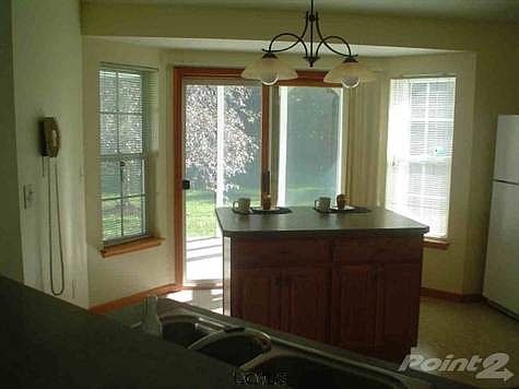4th image of 33 Surrey Field Dr