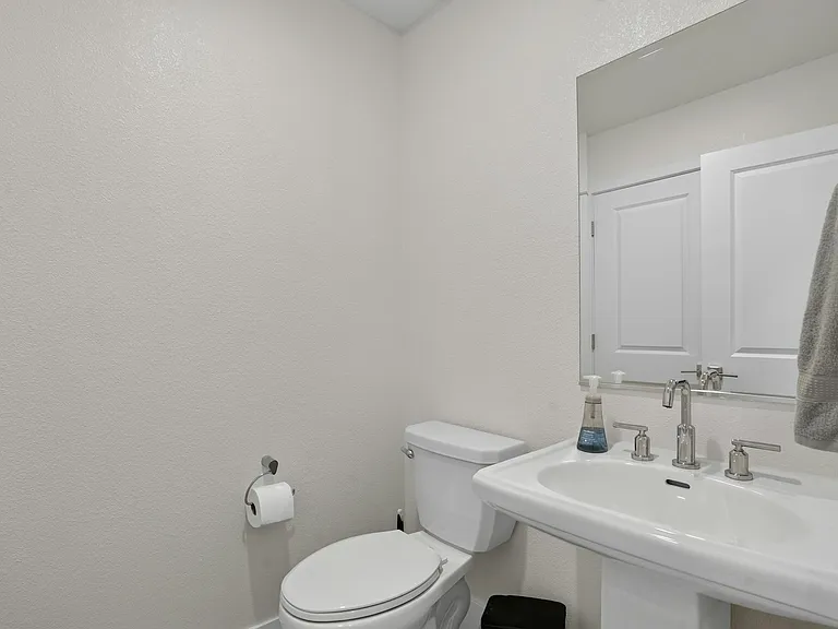486 N Cloverdale Pl — Photo 10