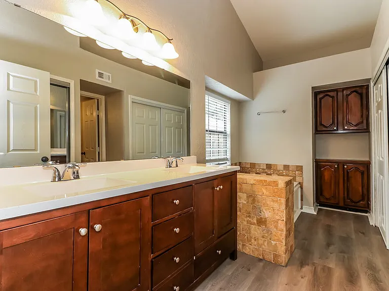 2321 Clareton Dr — Photo 14