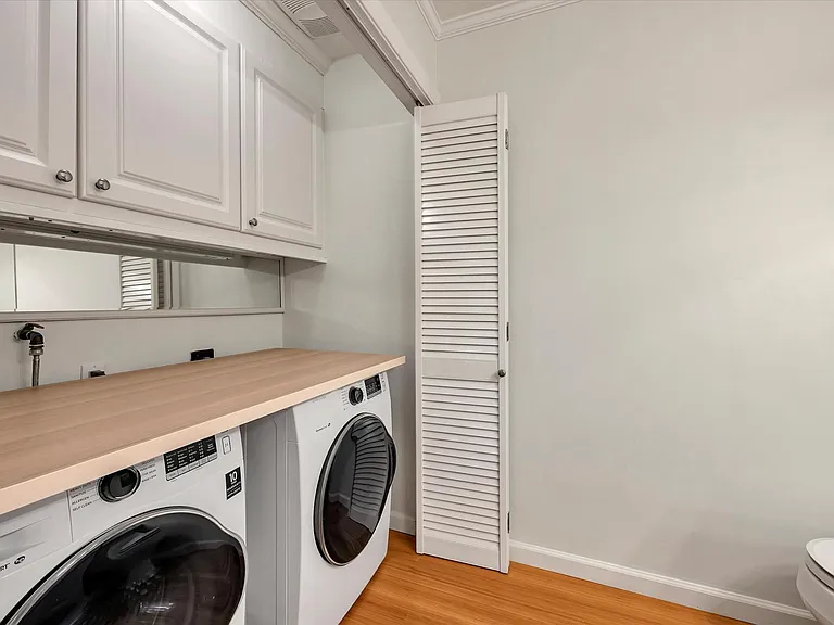 4 W Harbor Dr — Photo 12