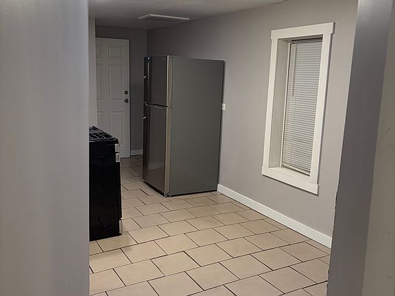 4th image of 3719 W Lyndale St #1