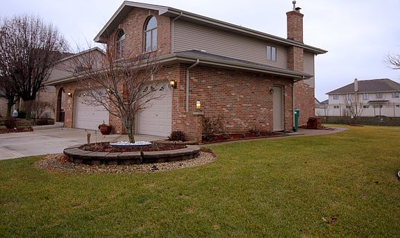 2nd image of 8625 Mason Ln