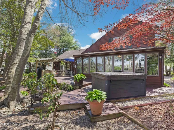 30 Tahoe Lane, Manahawkin, NJ 08050