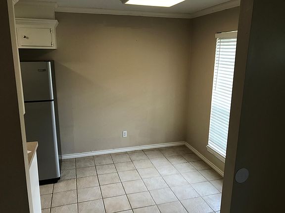 4th image of 801 Llano Pl