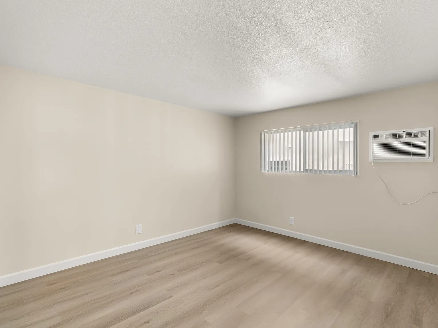 MAGNOLIA WEST APARTMENTS- RIVERSIDE, CA — Photo 4