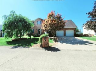 545 McClung Rd, Hurricane, WV 25526