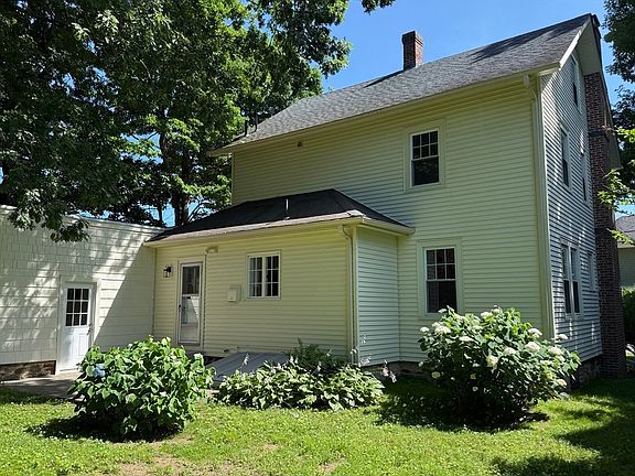 3rd image of 82 Hartwell St
