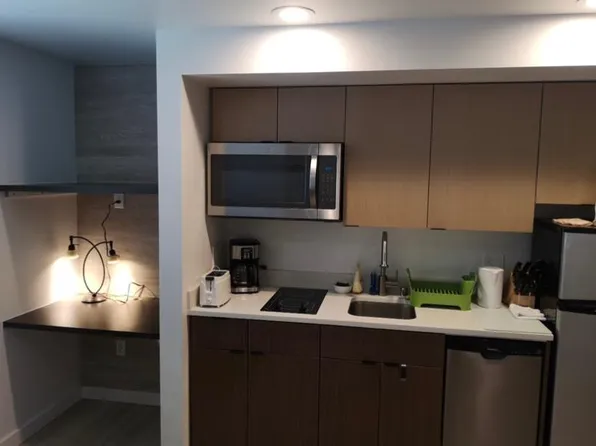 4252 8th Ave NE APT 101, Seattle, WA 98105