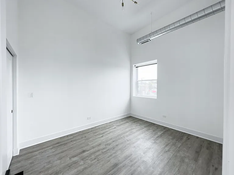 4731 N Western Ave #302 — Photo 9