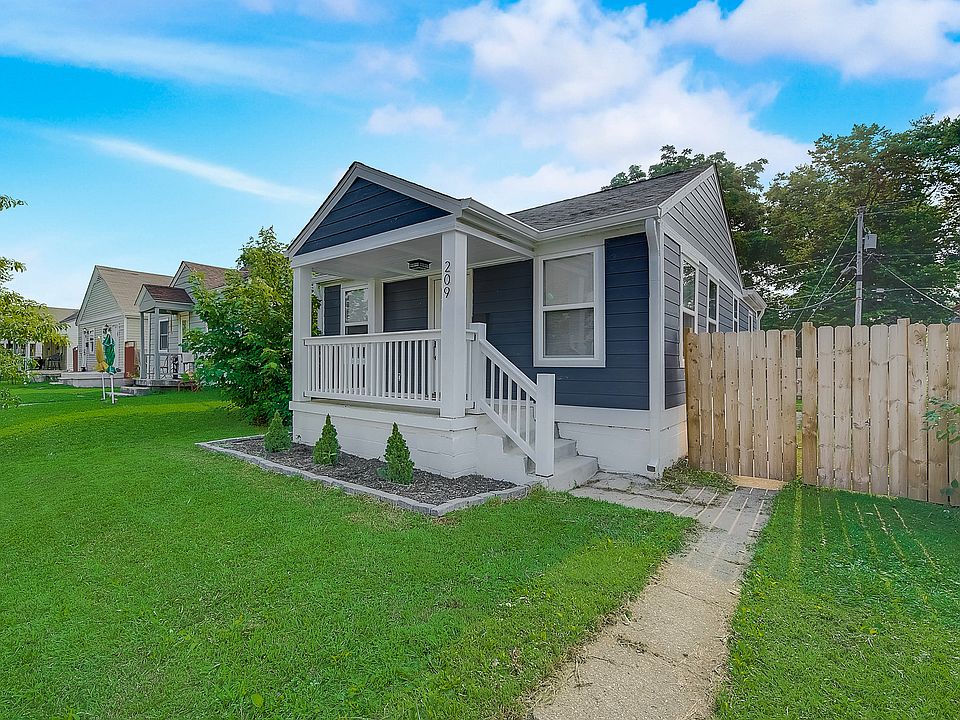 1st image of 209 N Forest Ave