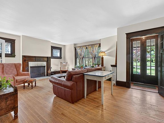 5th image of 96 Hooker Avenue
