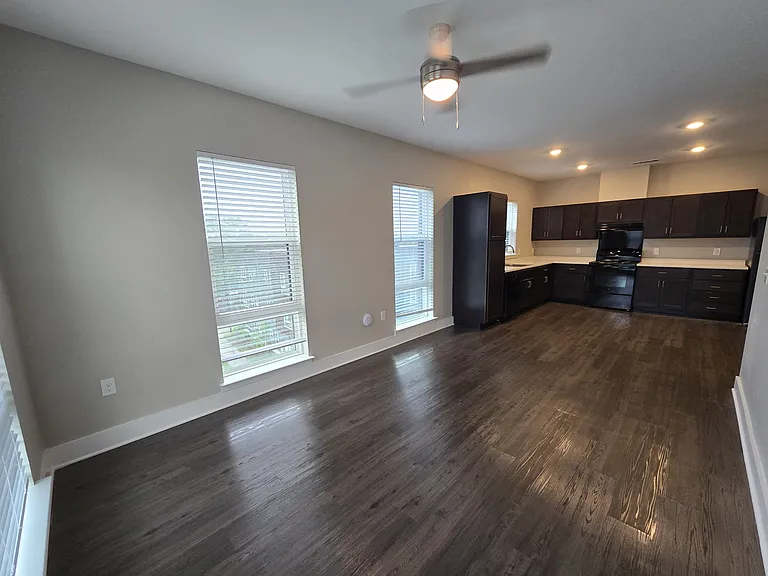 Maple Crest — Photo 10