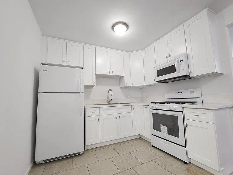 11307 Isleta St #3 — Photo 8