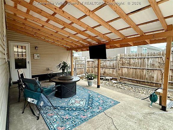 4th image of 2118 Mount Vernon Ave