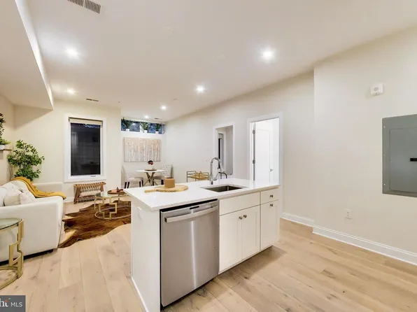 4319 Harrison St NW Penthouse 2, Washington, DC 20015