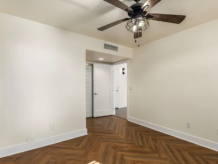 1300 W 5th St #1005 — Photo 16