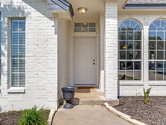 5th image of 732 Charyl Lynn Dr