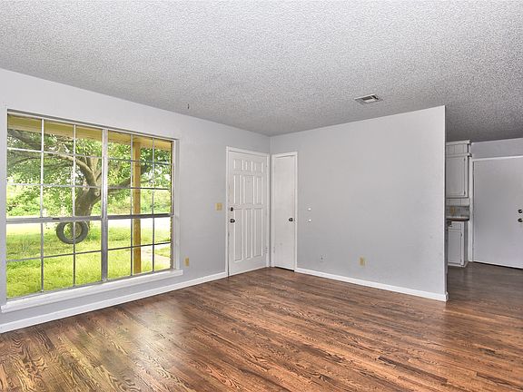 3rd image of 317 W Linda St