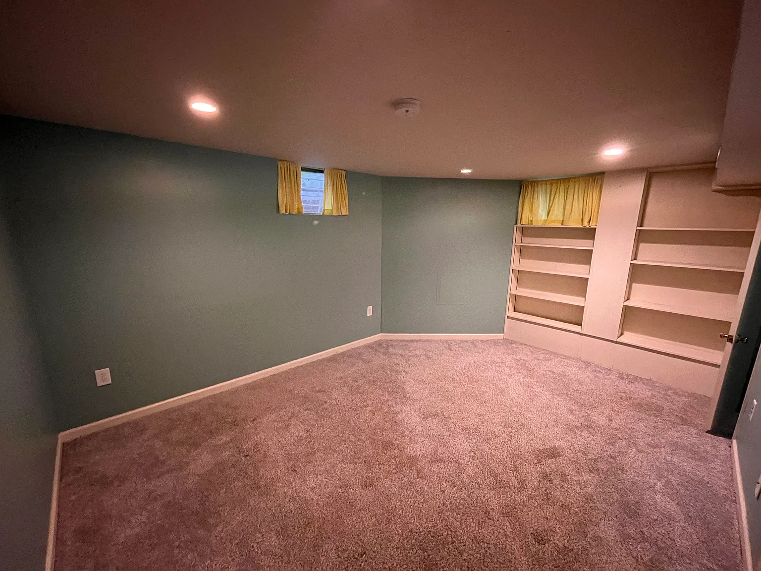 1465 Hemlock Dr — Photo 2