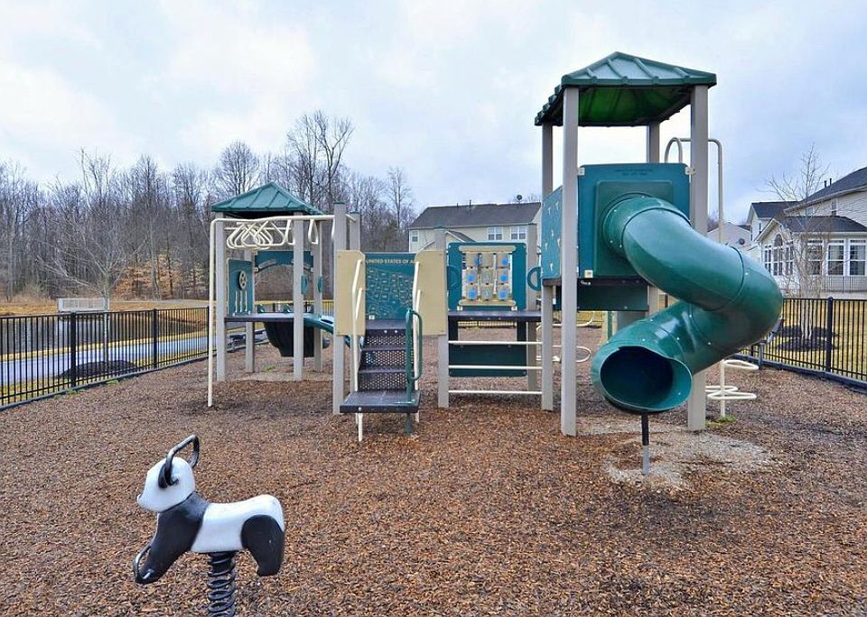 Play yard