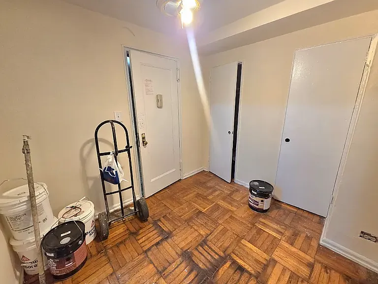 52 Westervelt Ave #3 — Photo 2