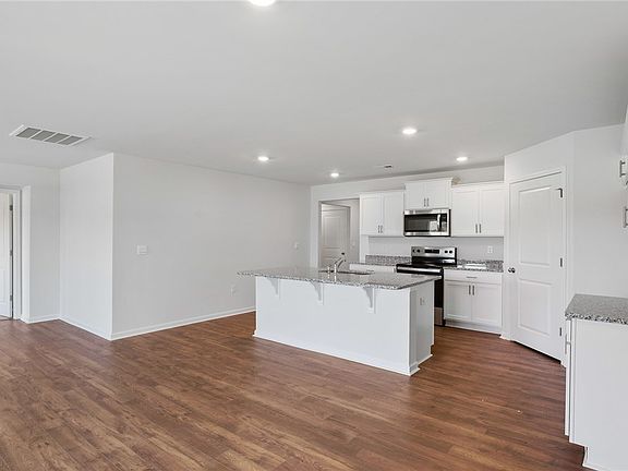 4th image of 206 Wharfdale St